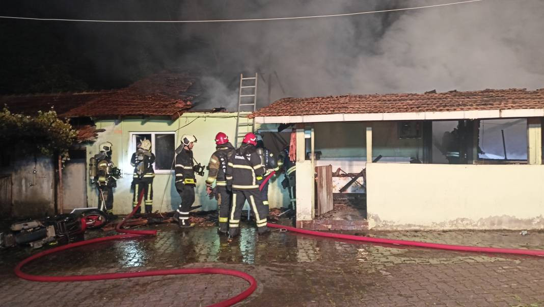 Kocaeli'de ‘pes’ dedirten olay: Alkol alıp, annesi de içerideyken evi ateşe verdi - Resim: 3